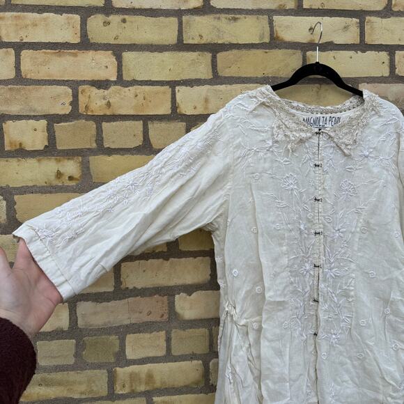 Magnolia Pearl Embroidered White Linen Olivia Jacket with Lace Collar OSFM *Flaw - Picture 4 of 8